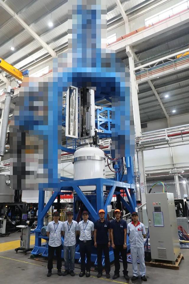 1627025262608.jpeg 晶盛机电首台12英寸硬轴直拉炉成功生长出硅单晶.jpeg